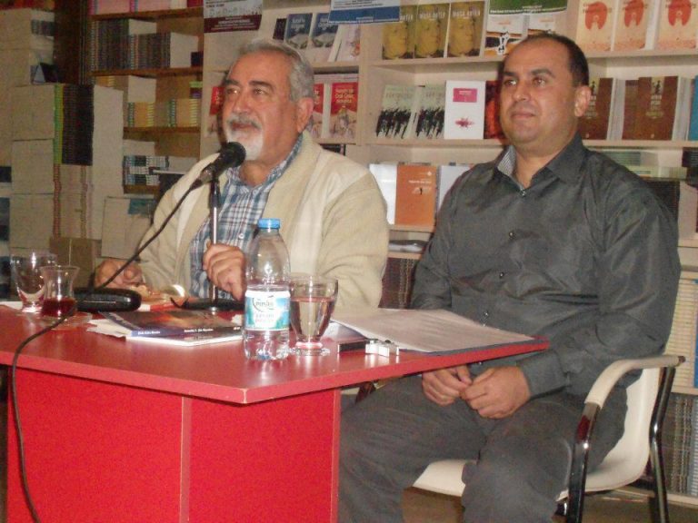 Güneş Hepimiz İçin” adlı şiir kitabını iki farklı kentte türküler eşliğinde tanıttı.